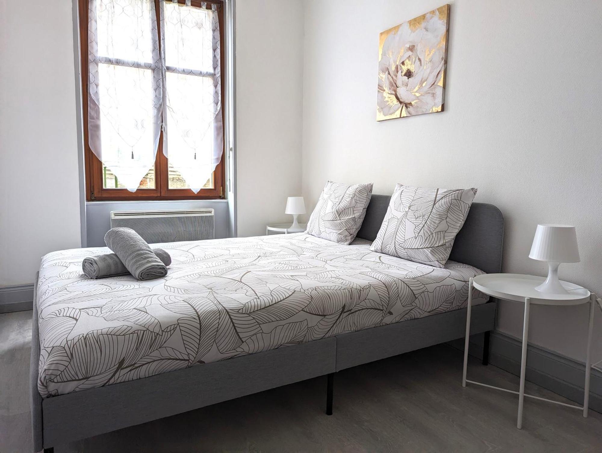Le Mirage - 2 Chambres, Salon, Cuisine Equipee, Parking Et Wifi Gratuit Apartment *